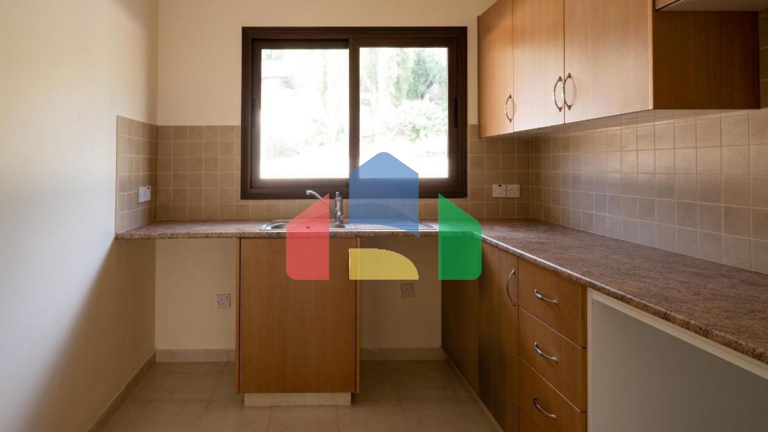 Продаж - Котедж 93 m² В Пафосе