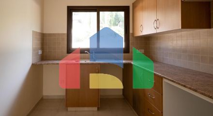 Продаж - Котедж 93 m² В Пафосе