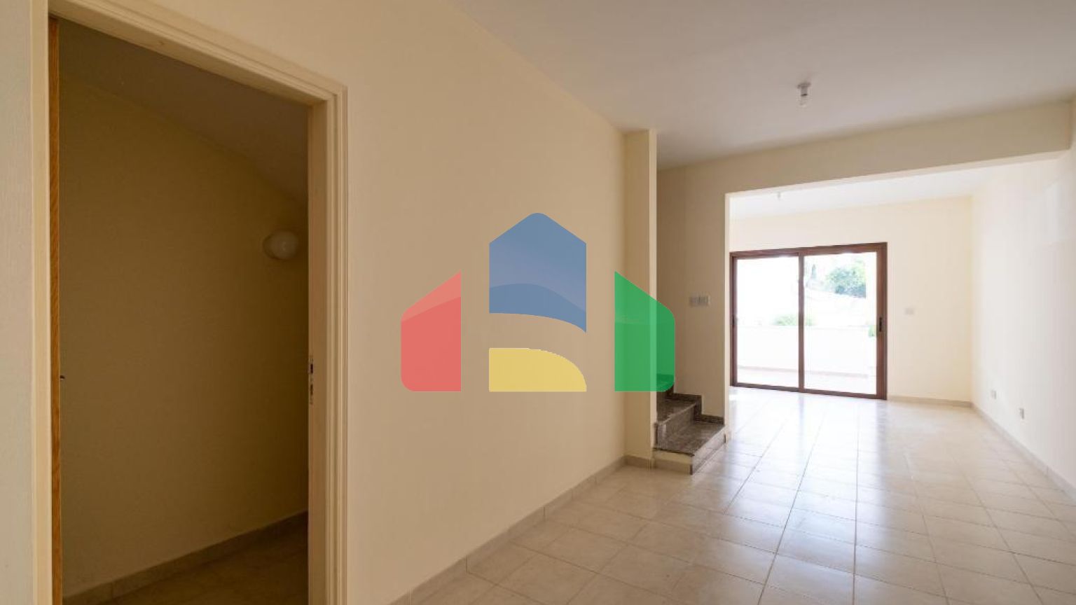 Продаж - Котедж 93 m² В Пафосе