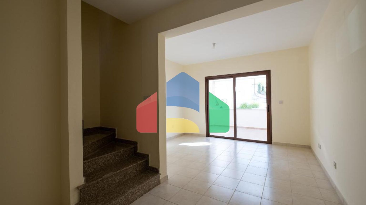 Продаж - Котедж 93 m² В Пафосе