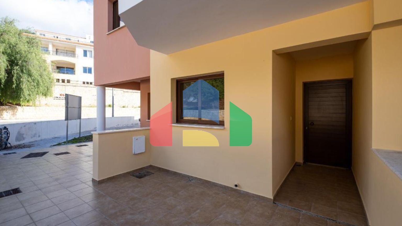 Продаж - Котедж 93 m² В Пафосе