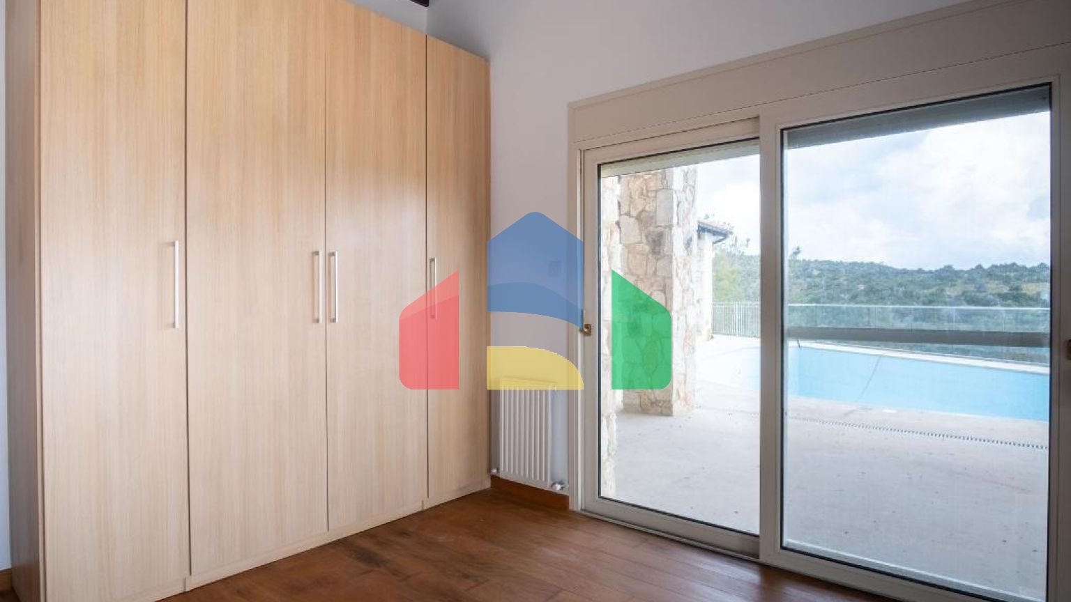 Продаж - Котедж 220 m² В Пафосе