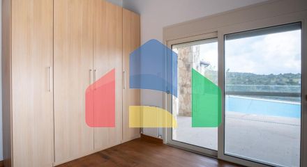 Продаж - Котедж 220 m² В Пафосе