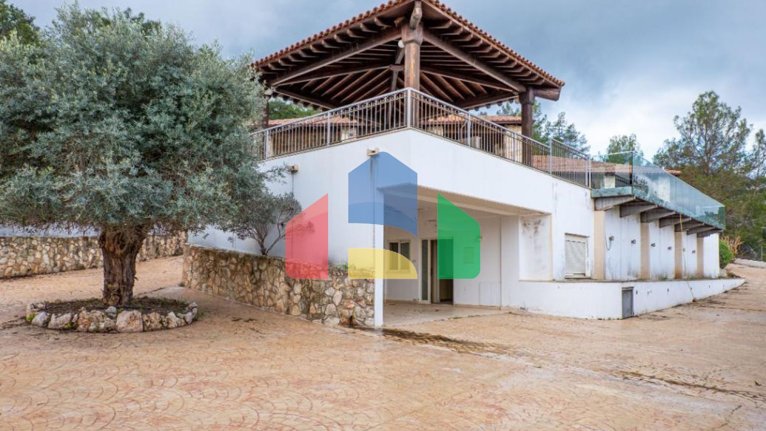 Продаж - Котедж 220 m² В Пафосе