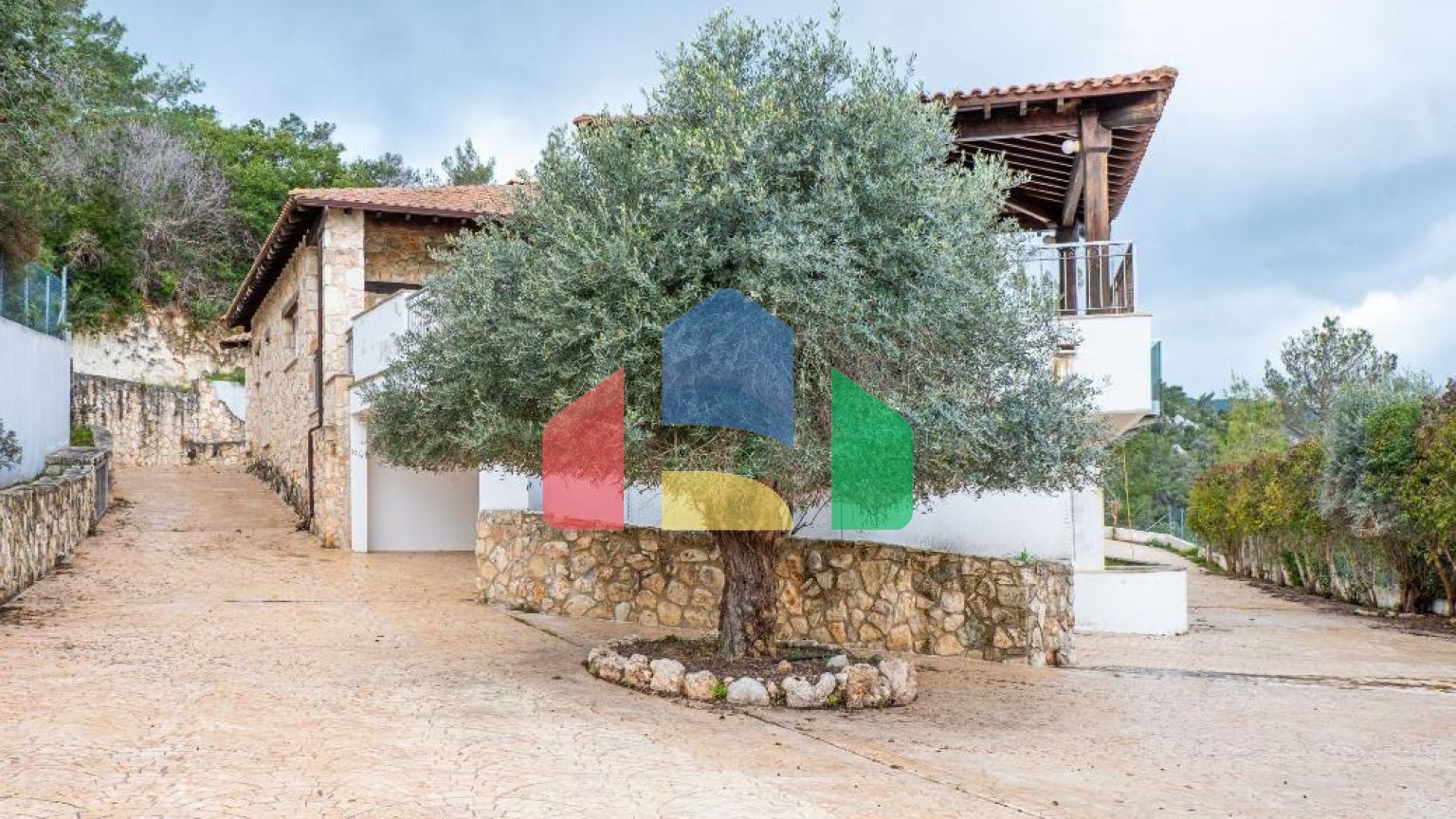 Продаж - Котедж 220 m² В Пафосе