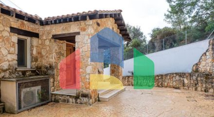 Продаж - Котедж 220 m² В Пафосе