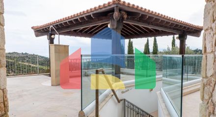 Продаж - Котедж 220 m² В Пафосе