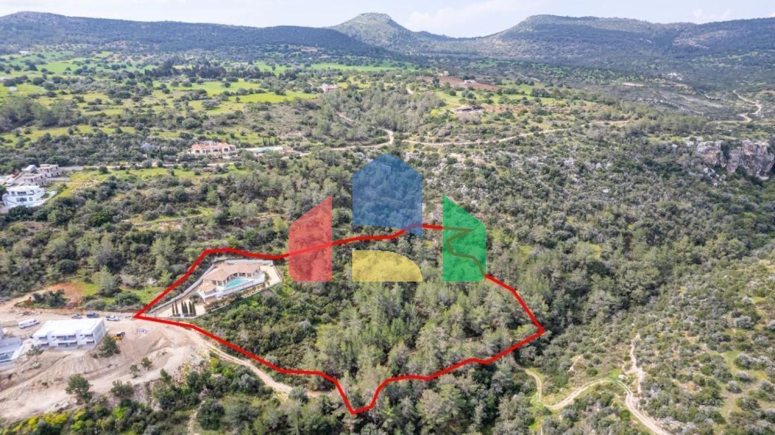 Продаж - Котедж 220 m² В Пафосе