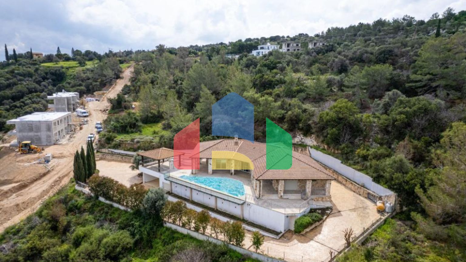 Продаж - Котедж 220 m² В Пафосе