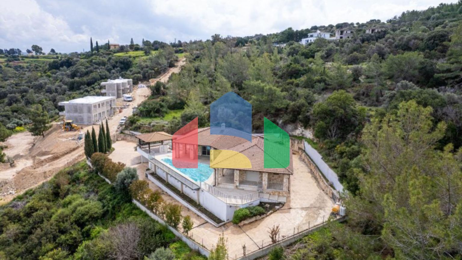 Продаж - Котедж 220 m² В Пафосе