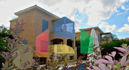 Продаж - Вілла 172 m² В Пафосе