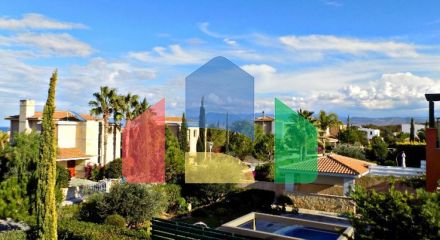 Продаж - Вілла 172 m² В Пафосе