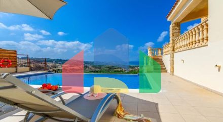 Продаж - Вілла 152 m² В Пафосе