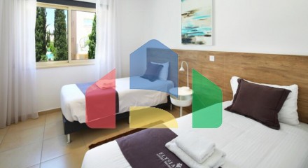 Продаж - Таунхаус 99 m² В Пафосе