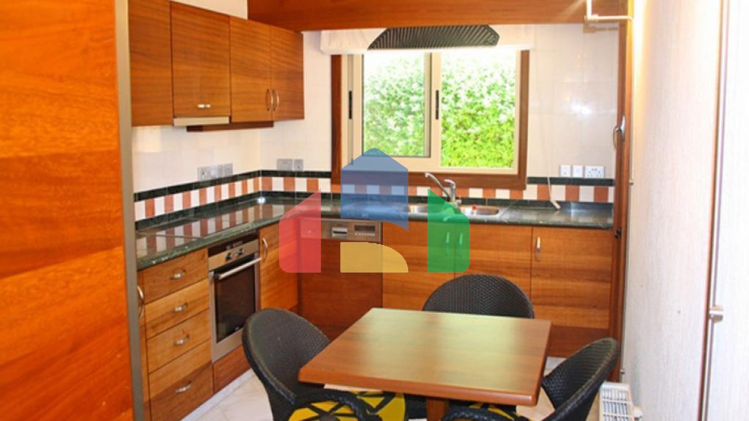 Продаж - Вілла 141 m² В Пафосе