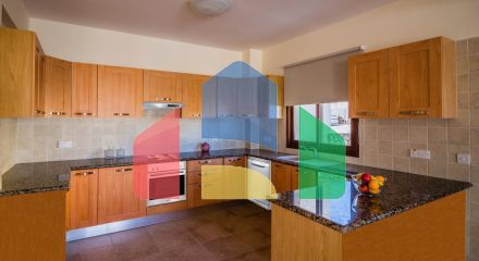 For Sale - Villa 182 m² in Paphos