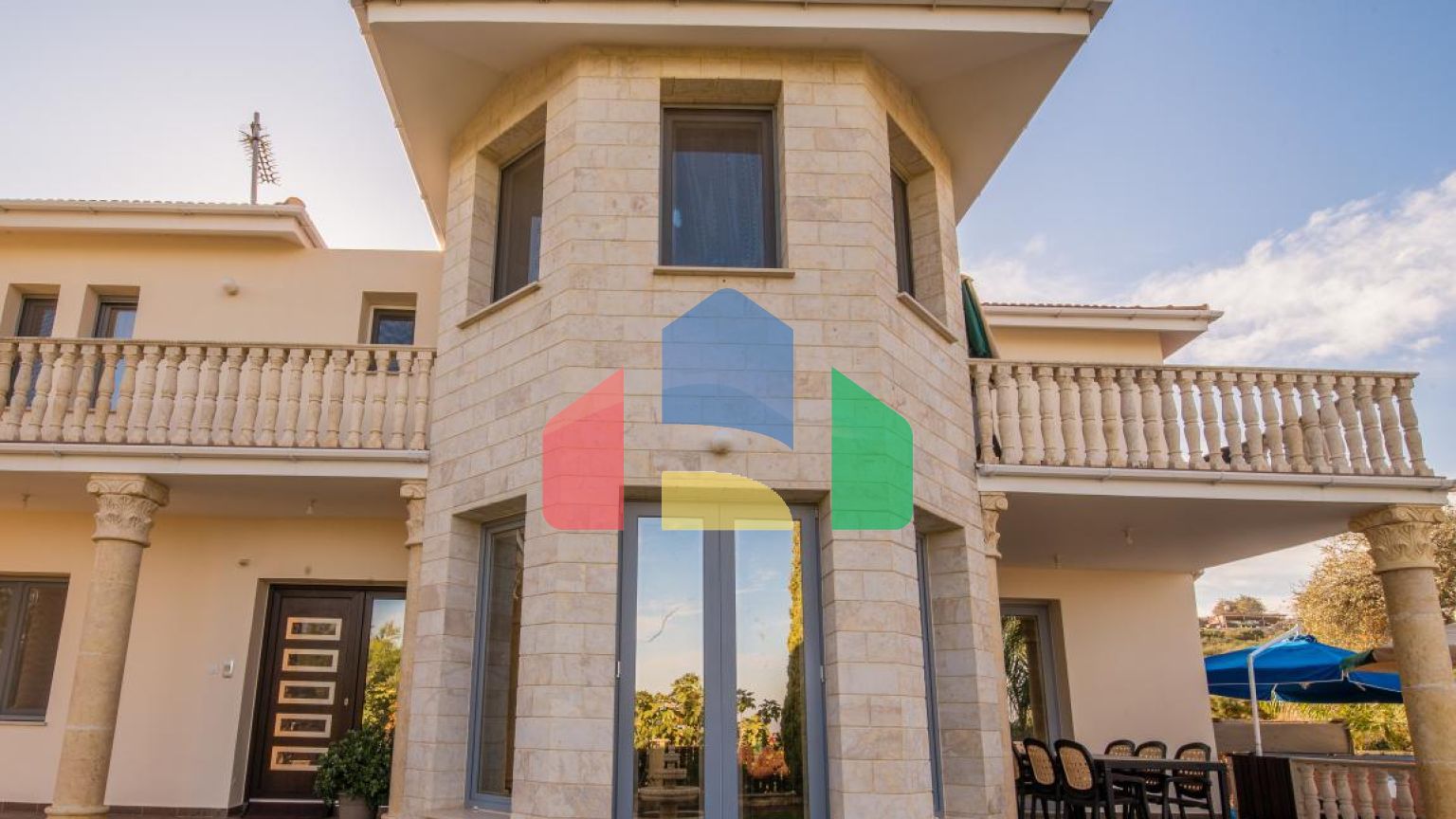 Продаж - Вілла 210 m² В Пафосе