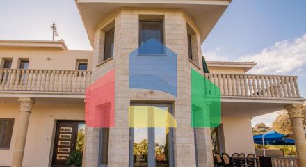 Продаж - Вілла 210 m² В Пафосе