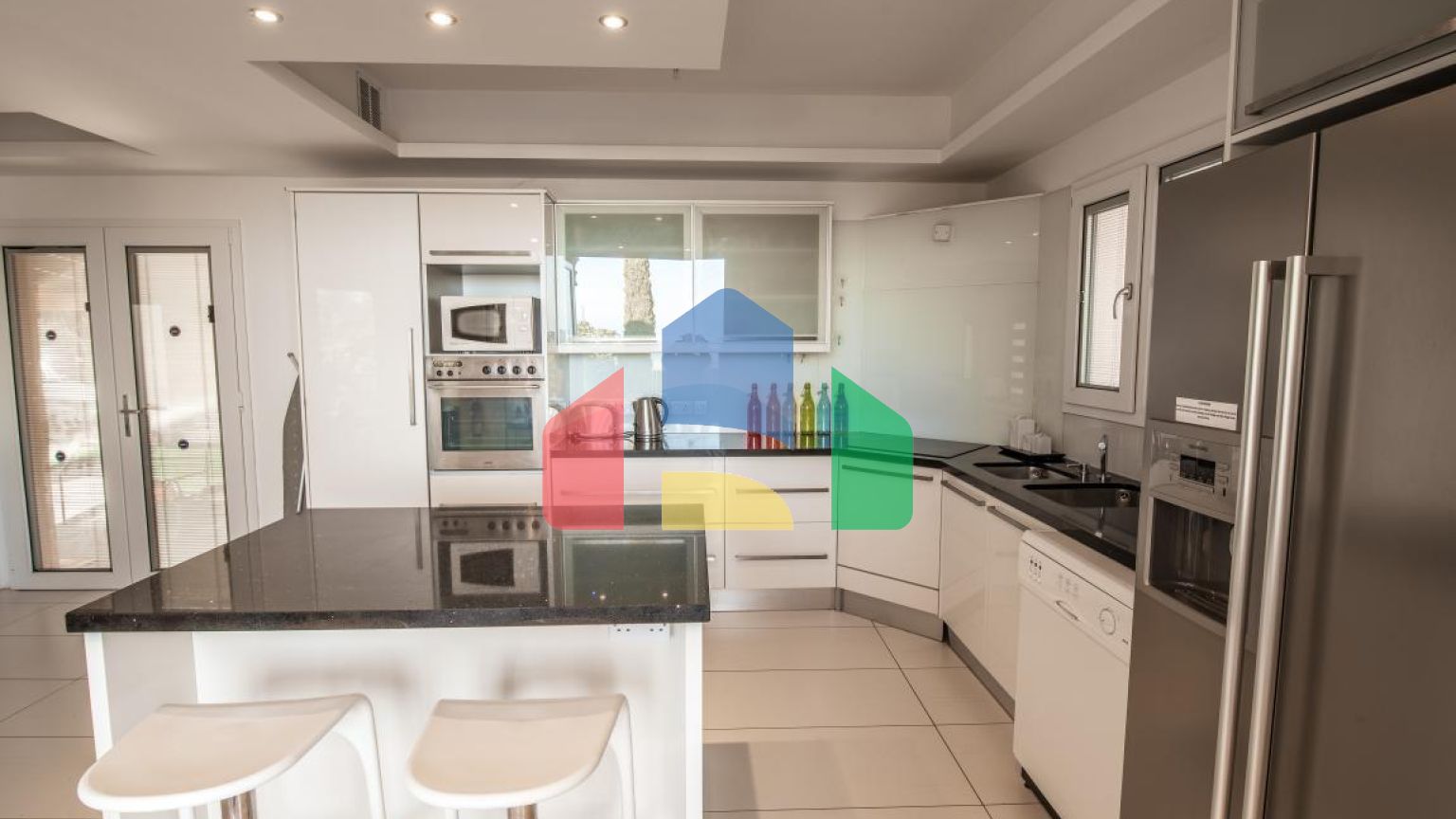 Продаж - Вілла 210 m² В Пафосе