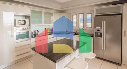 Продаж - Вілла 210 m² В Пафосе