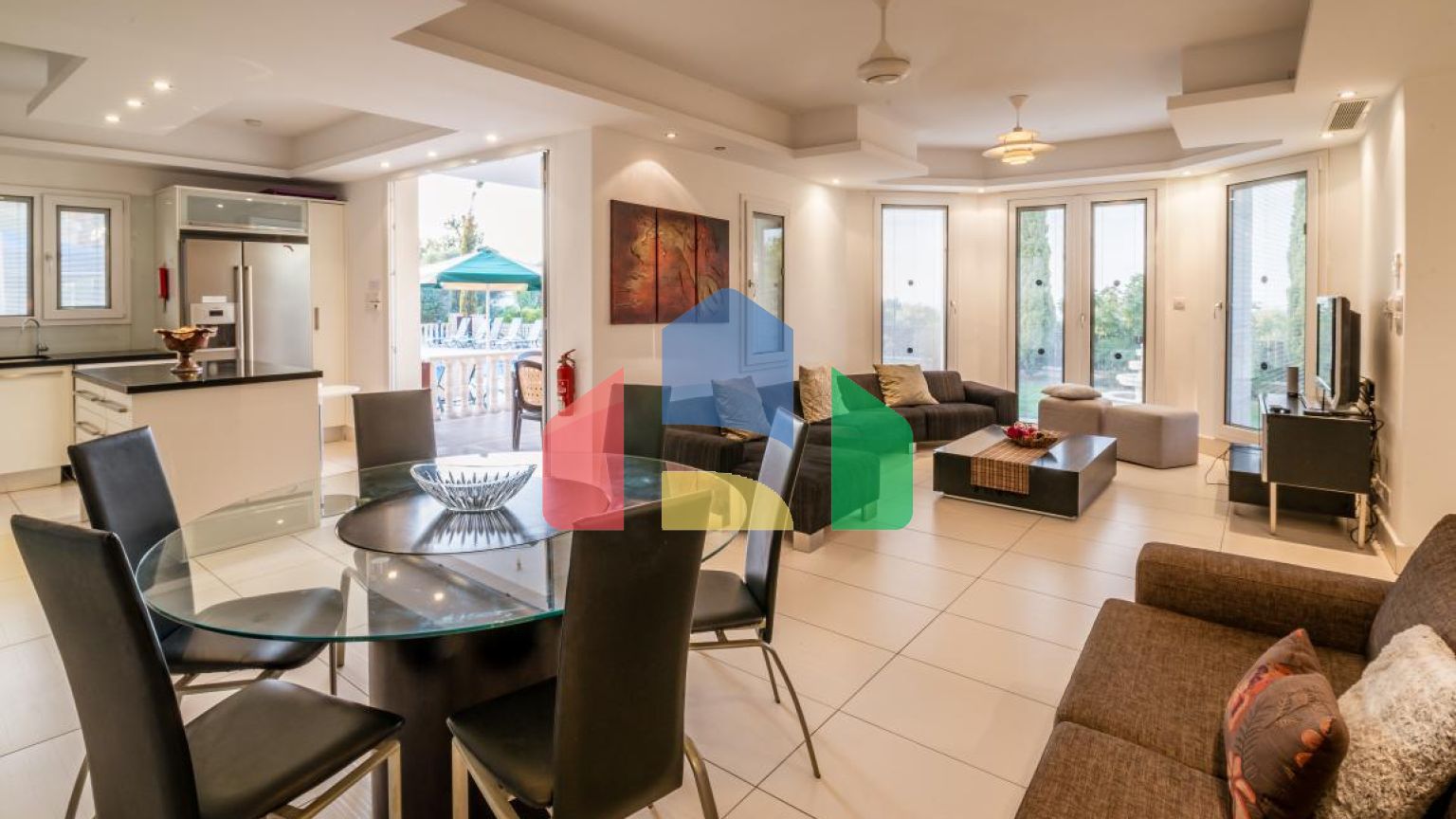 Продаж - Вілла 210 m² В Пафосе