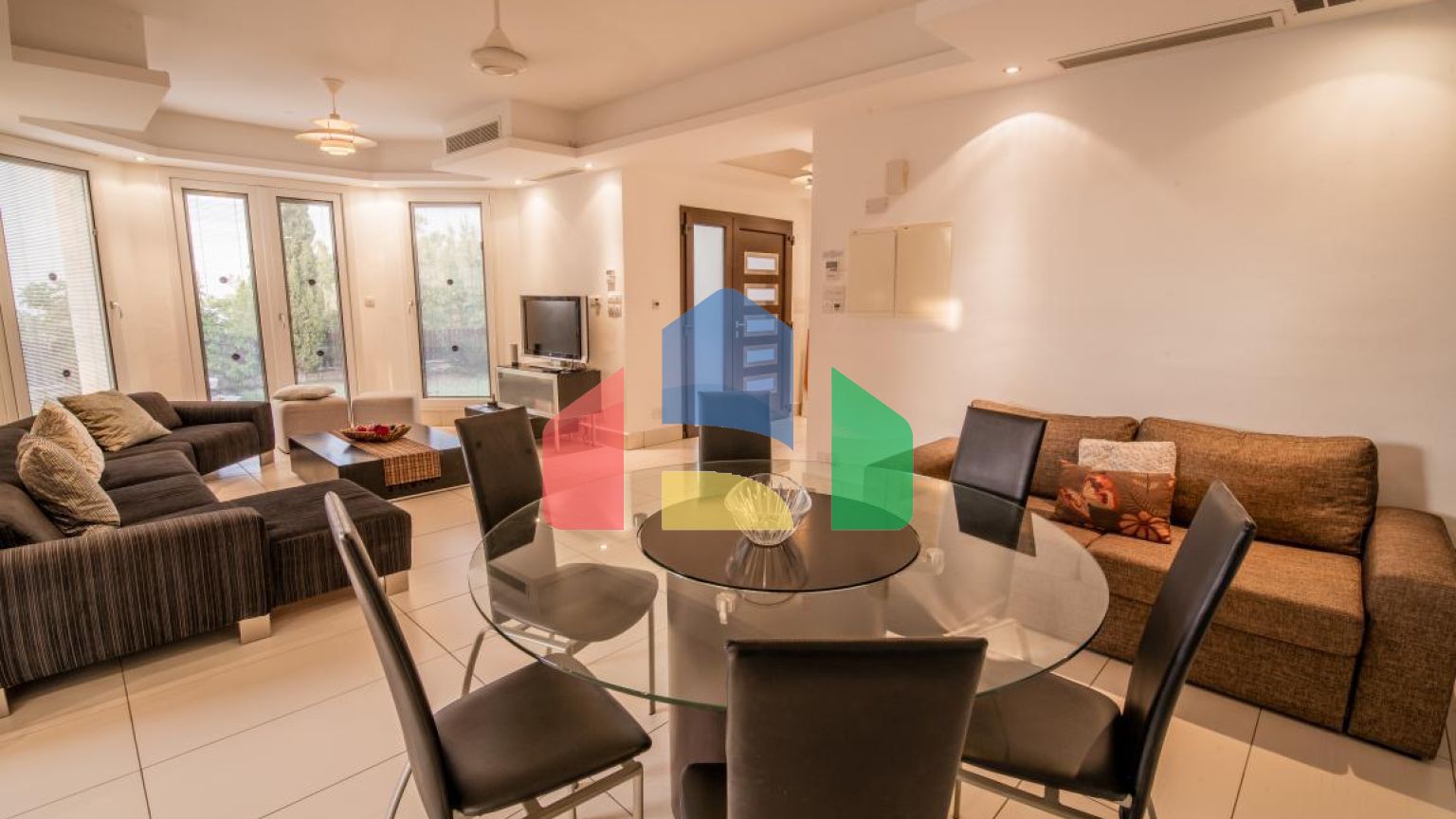 Продаж - Вілла 210 m² В Пафосе