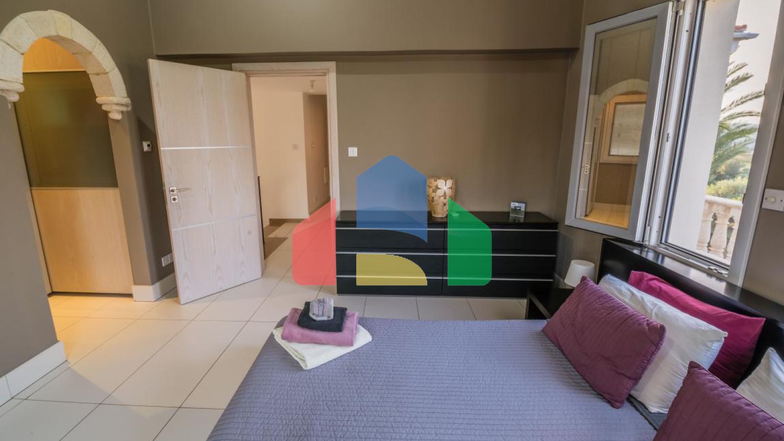 Продаж - Вілла 210 m² В Пафосе