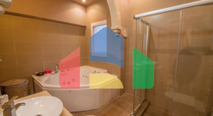 Продаж - Вілла 210 m² В Пафосе