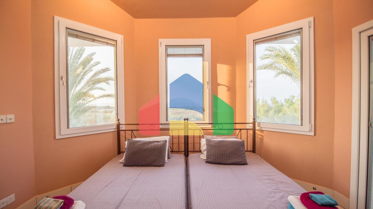 Продаж - Вілла 210 m² В Пафосе