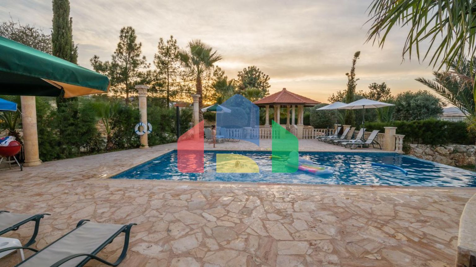 Продаж - Вілла 210 m² В Пафосе