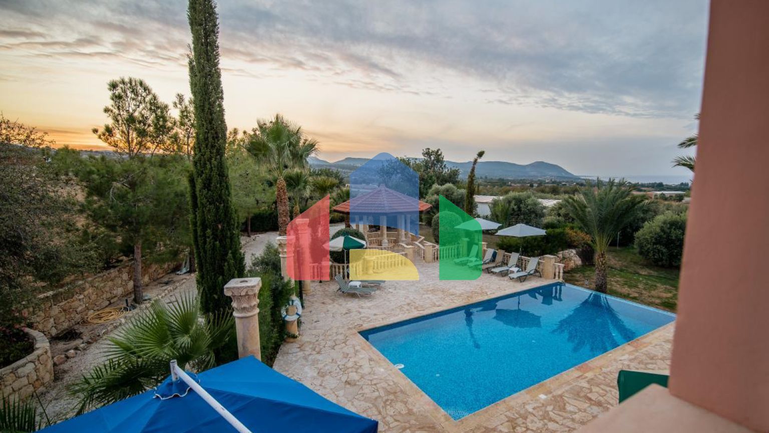 Продаж - Вілла 210 m² В Пафосе