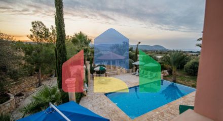 Продаж - Вілла 210 m² В Пафосе