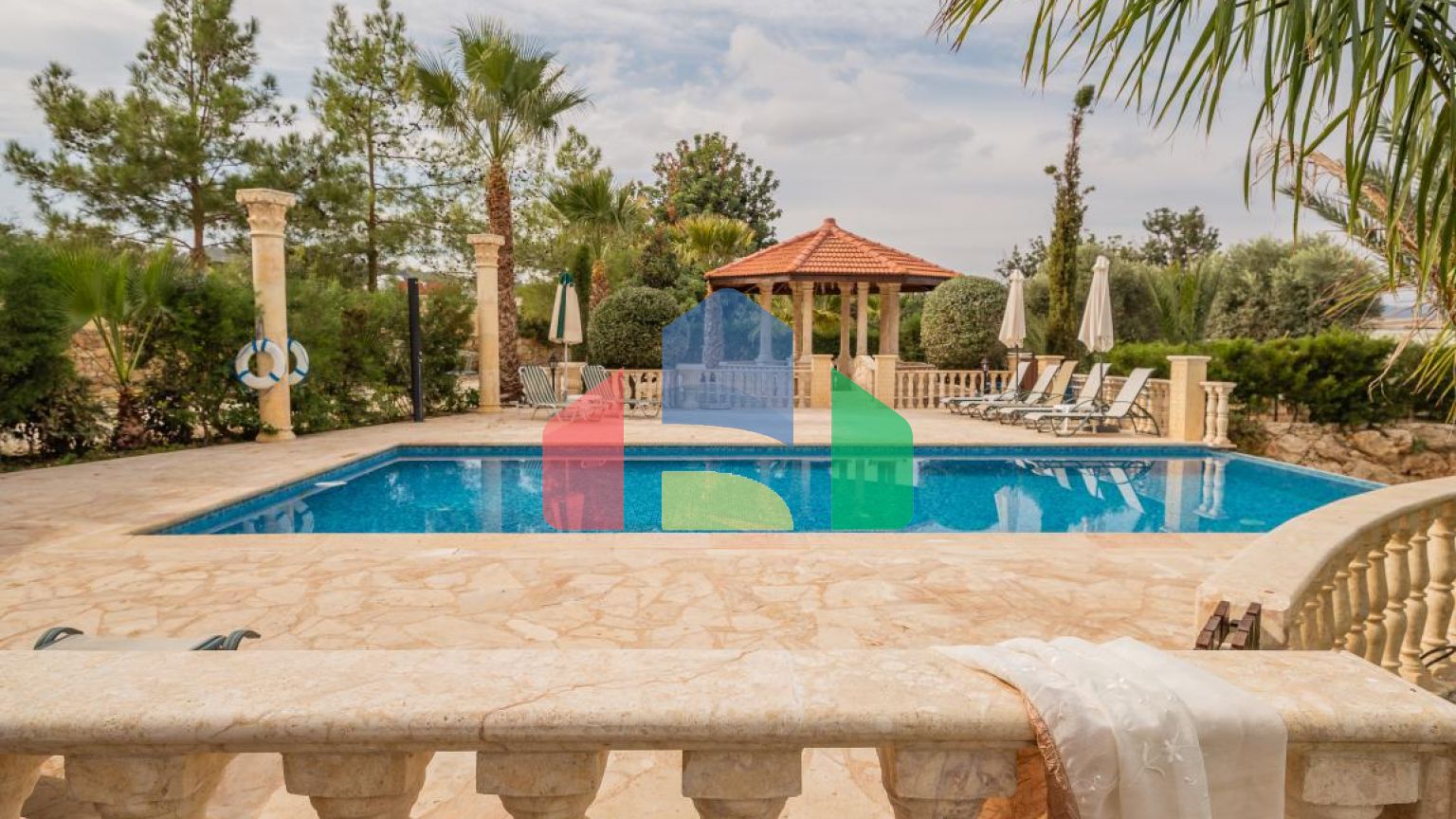 Продаж - Вілла 210 m² В Пафосе