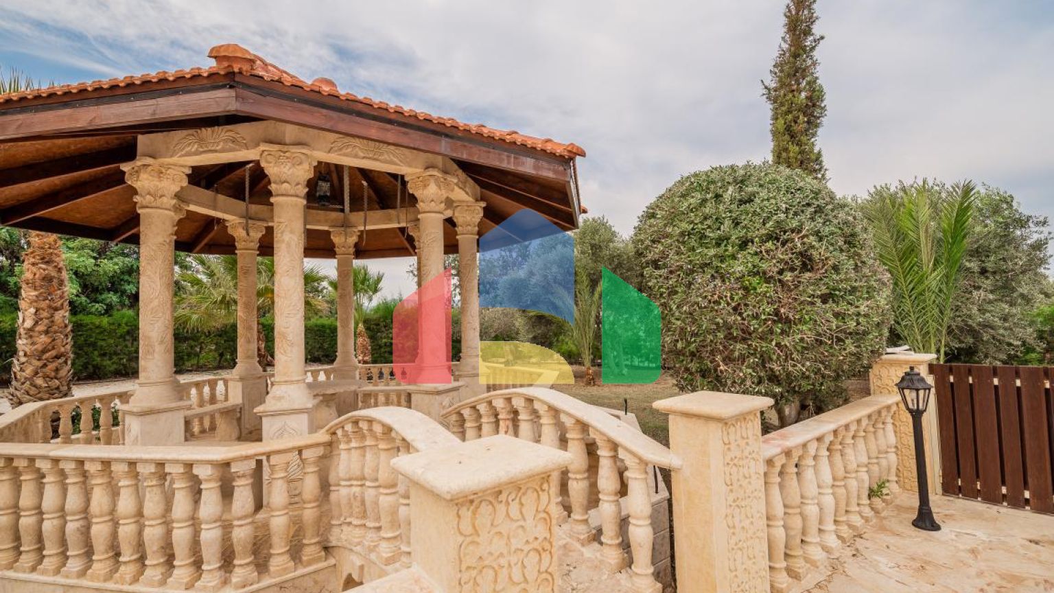 Продаж - Вілла 210 m² В Пафосе