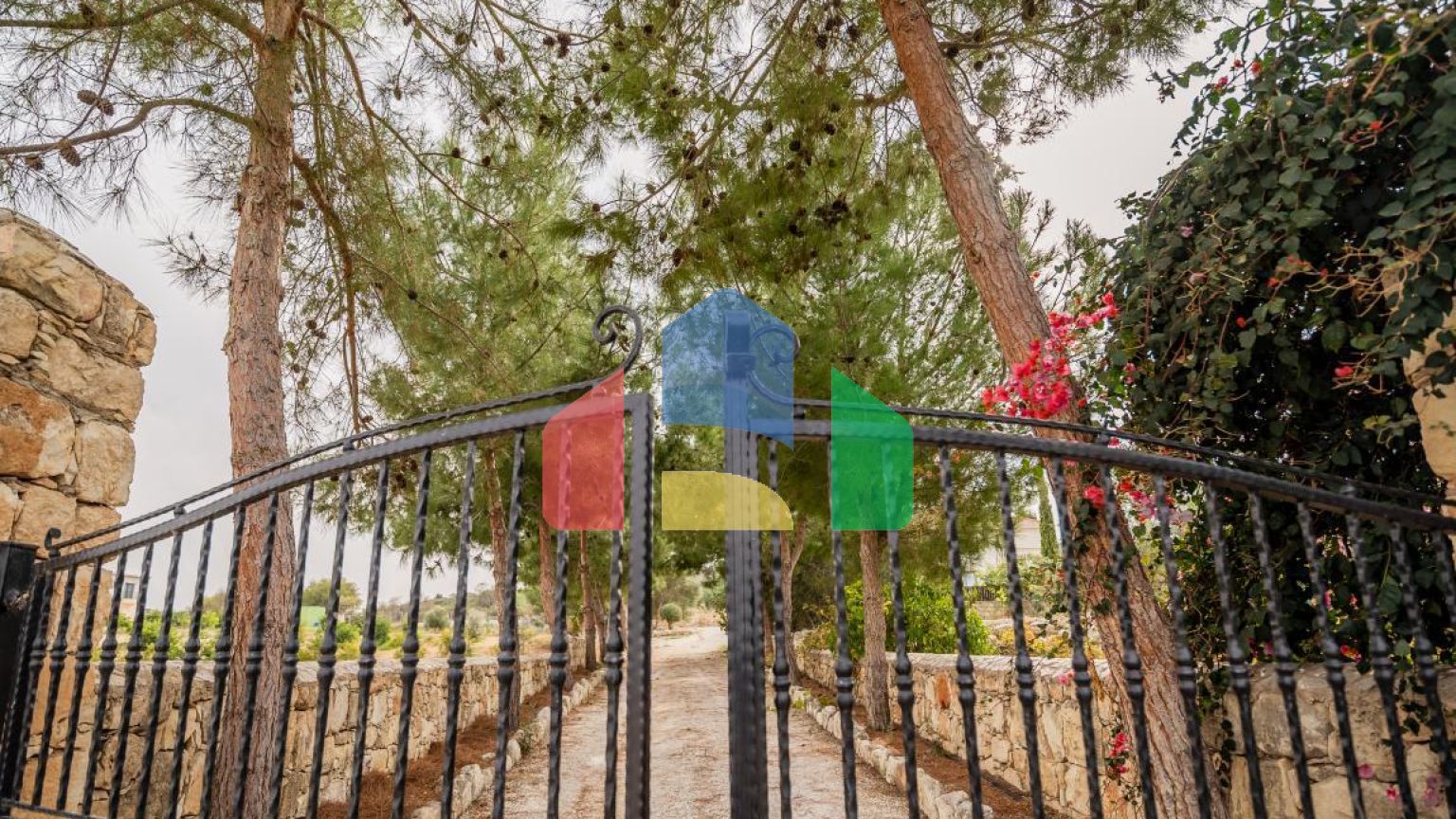 Продаж - Вілла 210 m² В Пафосе