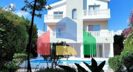 For Sale - Villa 200 m² in Paphos