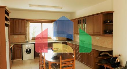 For Sale - Villa 240 m² in Paphos