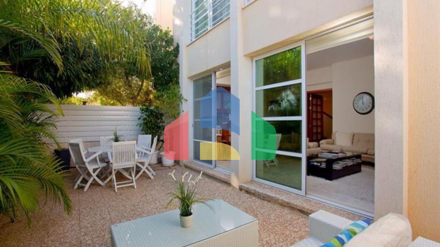 Продаж - Котедж 240 m² В Пафосе