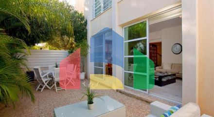 Продаж - Котедж 240 m² В Пафосе