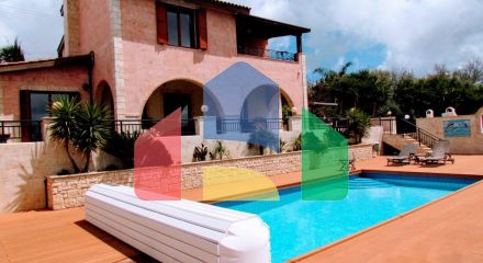 For Sale - Villa 260 m² in Paphos