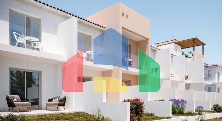 Продаж - Таунхаус 95 m² В Пафосе