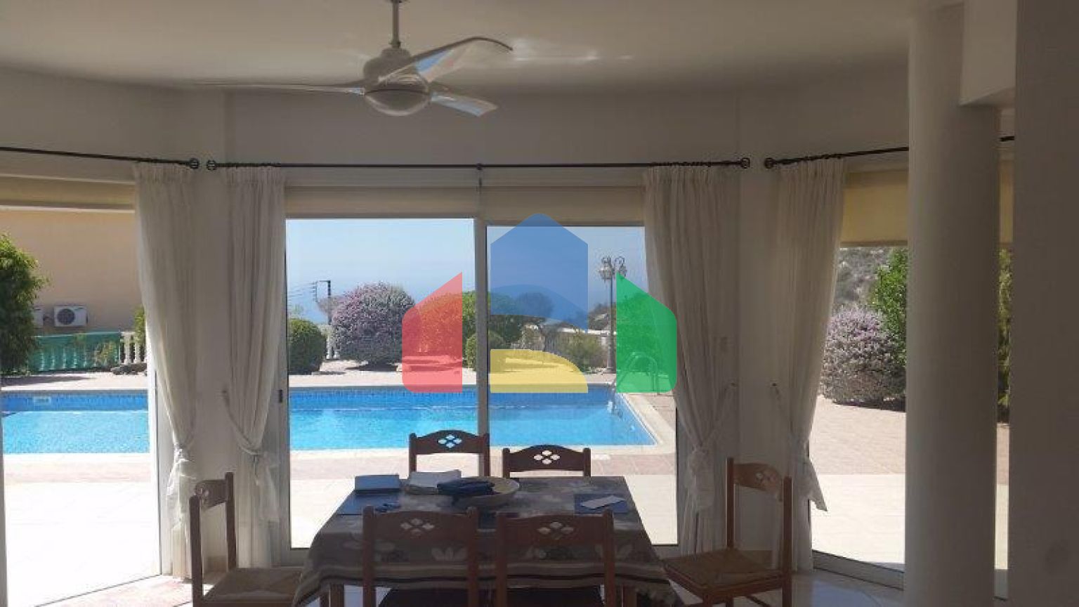 Продаж - Вілла 197 m² В Пафосе