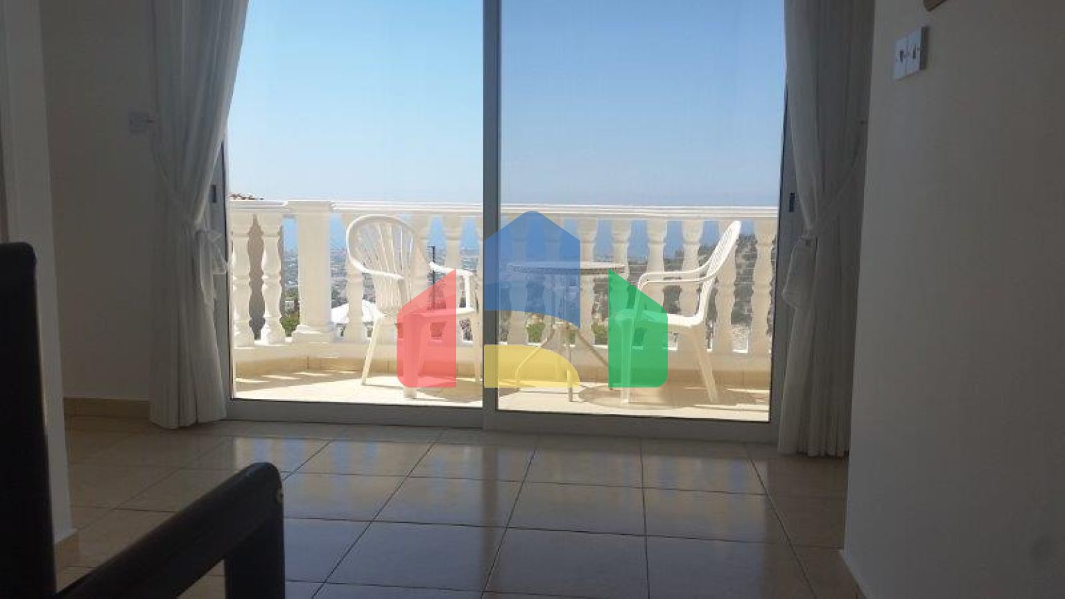 Продаж - Вілла 197 m² В Пафосе