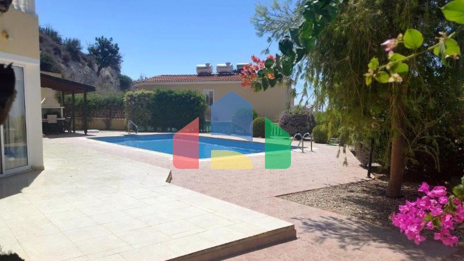 Продаж - Вілла 197 m² В Пафосе