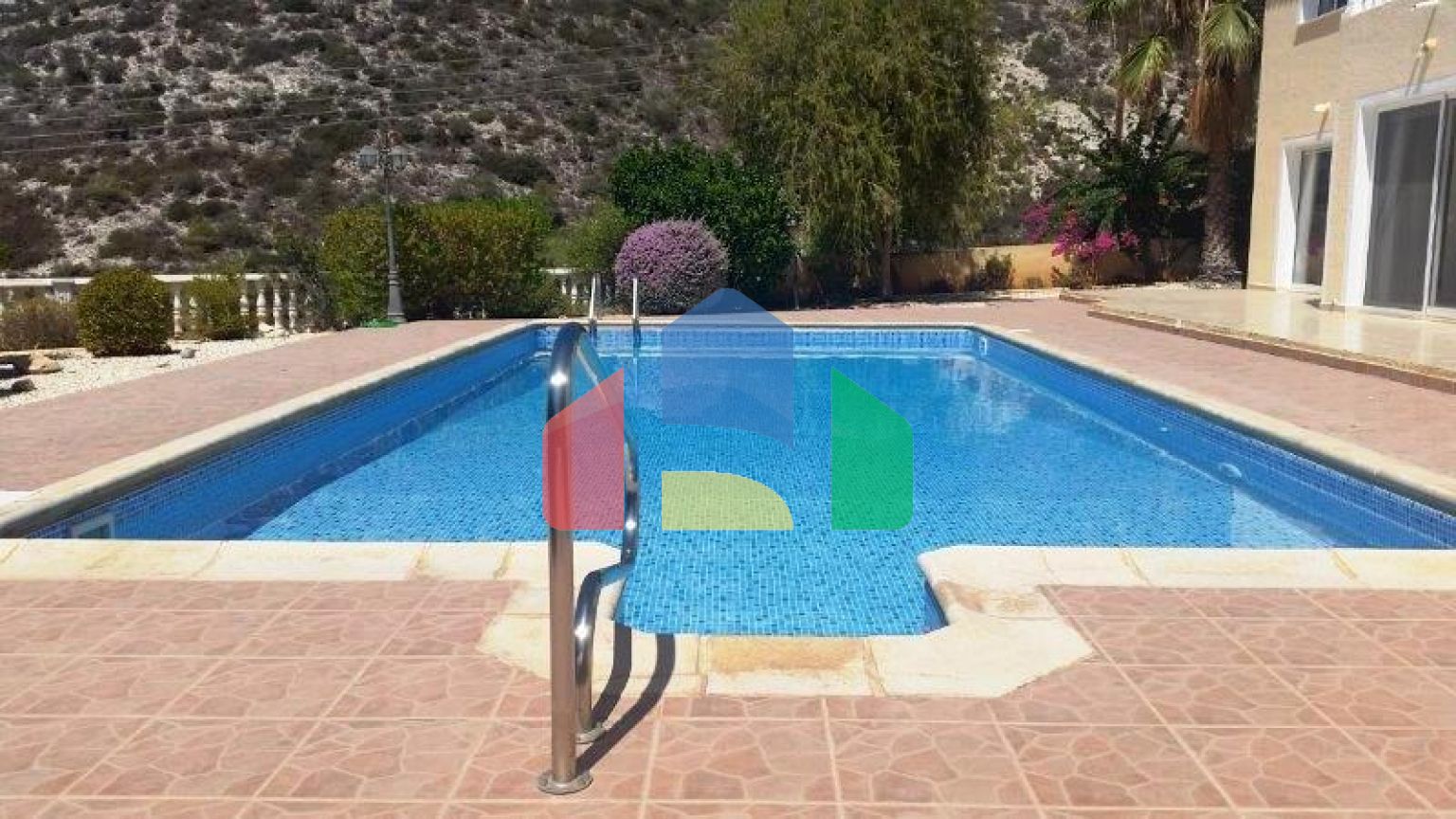 Продаж - Вілла 197 m² В Пафосе