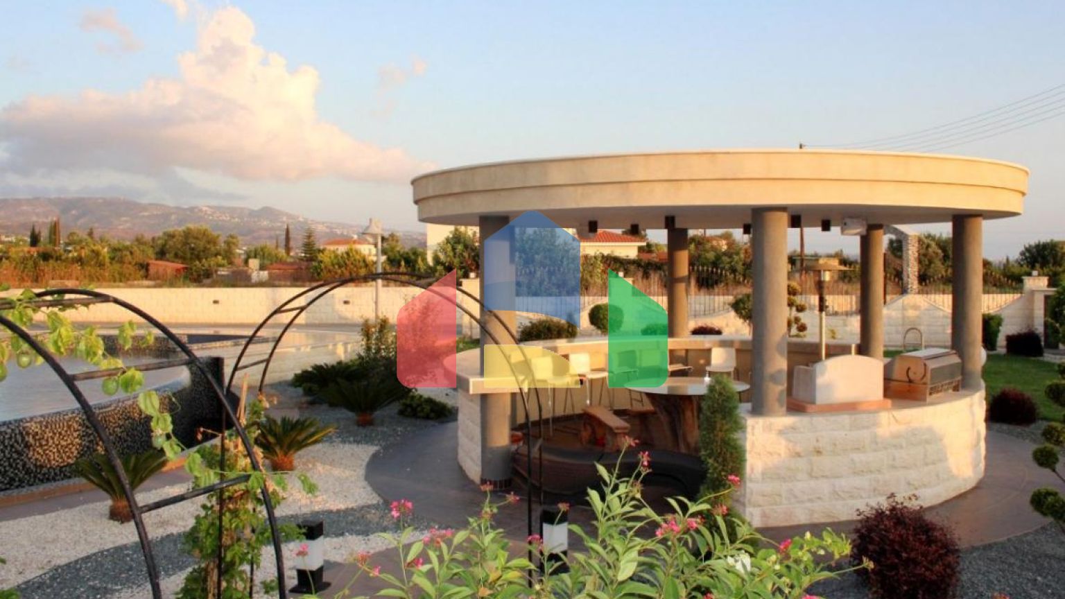 Продаж - Вілла 430 m² В Пафосе