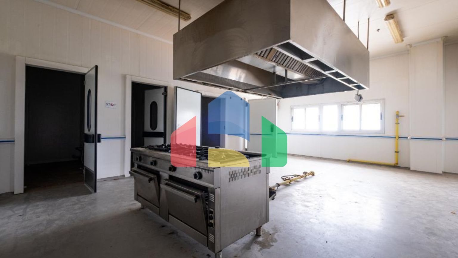 Продаж - Бізнес 1375 m² В Пафосе