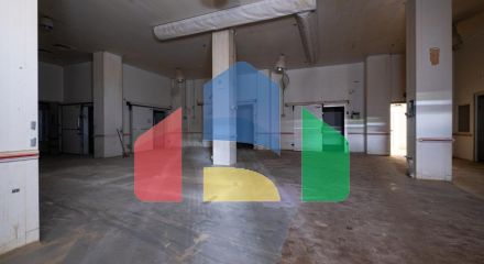 Продаж - Бізнес 1375 m² В Пафосе