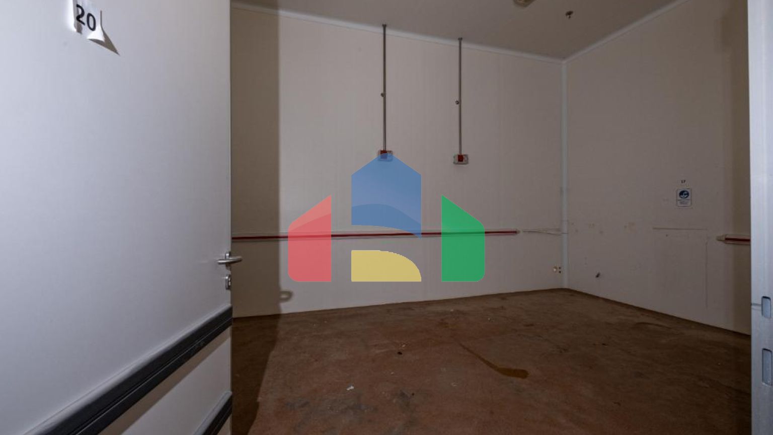 Продаж - Бізнес 1375 m² В Пафосе