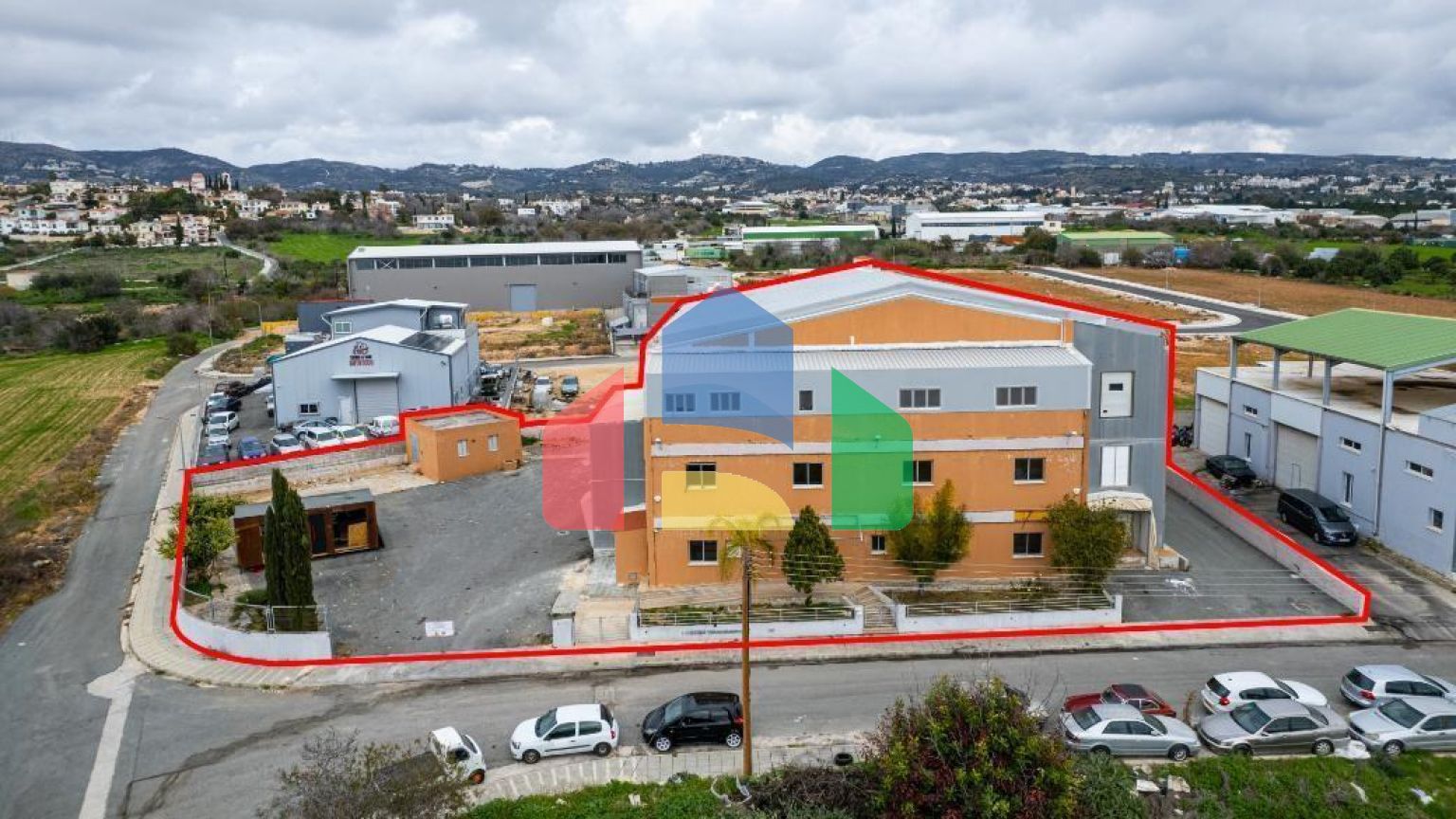 Продаж - Бізнес 1375 m² В Пафосе